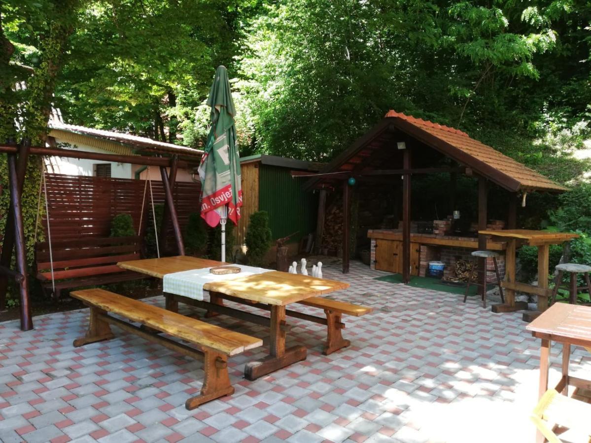 Holiday Home Mreznica Gornji Zvecaj ภายนอก รูปภาพ