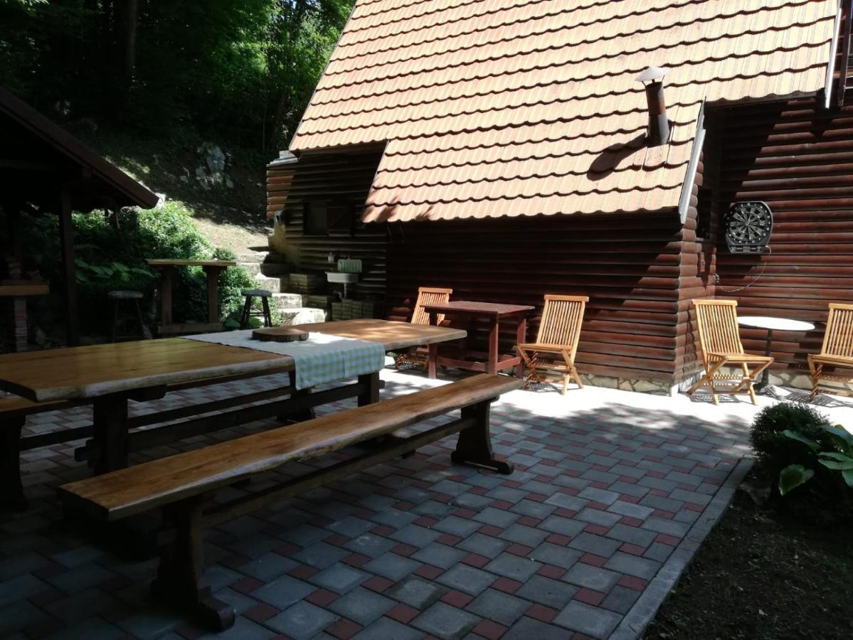 Holiday Home Mreznica Gornji Zvecaj ภายนอก รูปภาพ