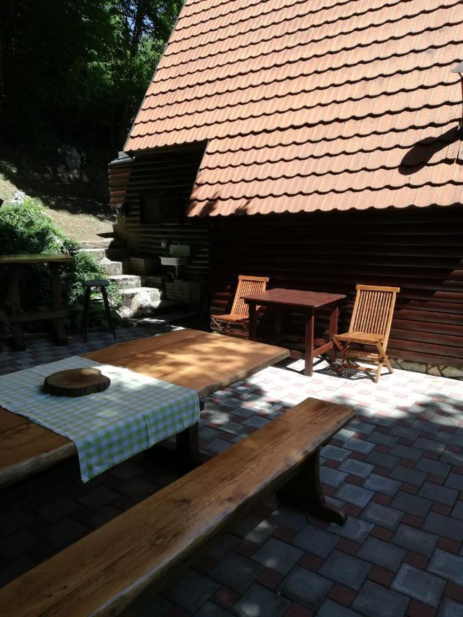 Holiday Home Mreznica Gornji Zvecaj ภายนอก รูปภาพ
