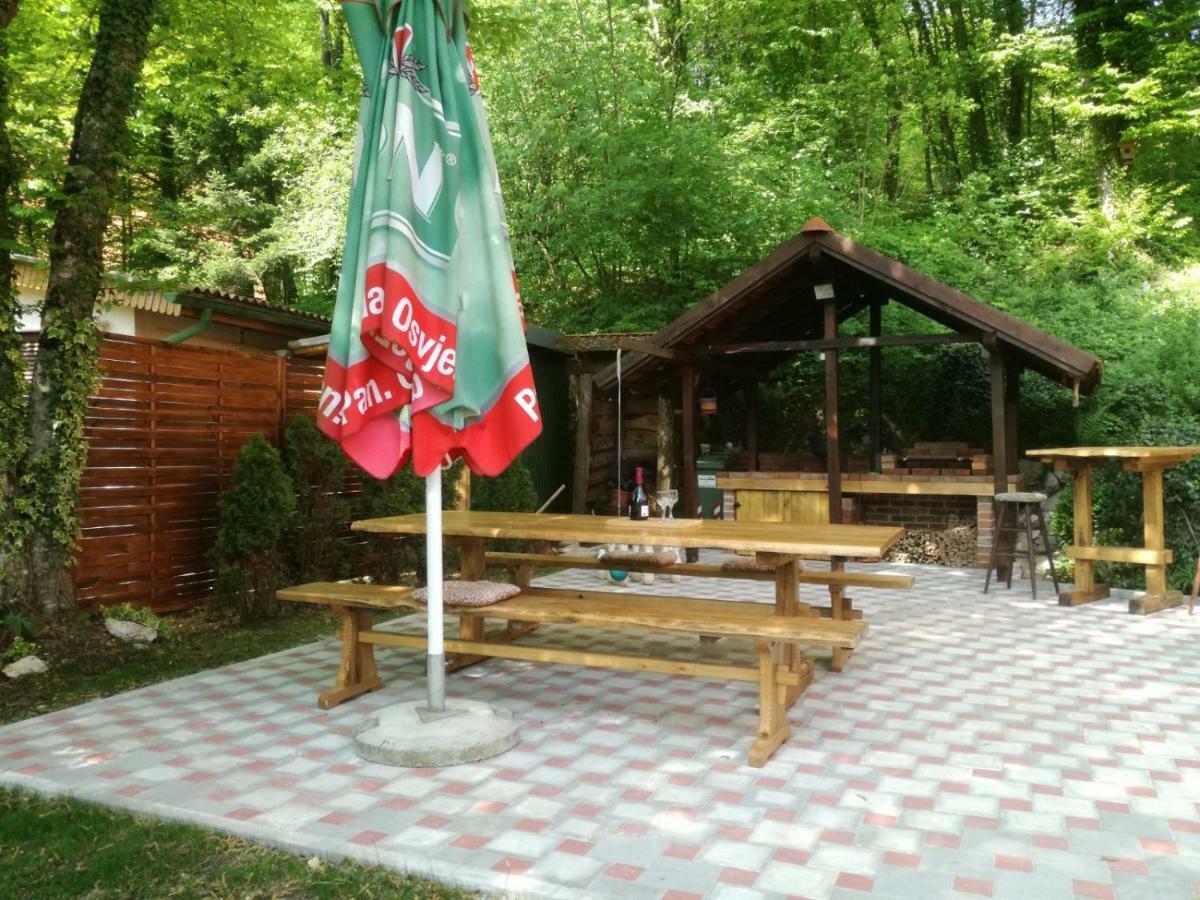 Holiday Home Mreznica Gornji Zvecaj ภายนอก รูปภาพ